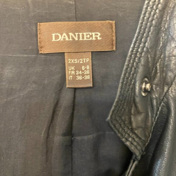 Vintage Danier Genuine Leather Jacket - Picture 3 of 8